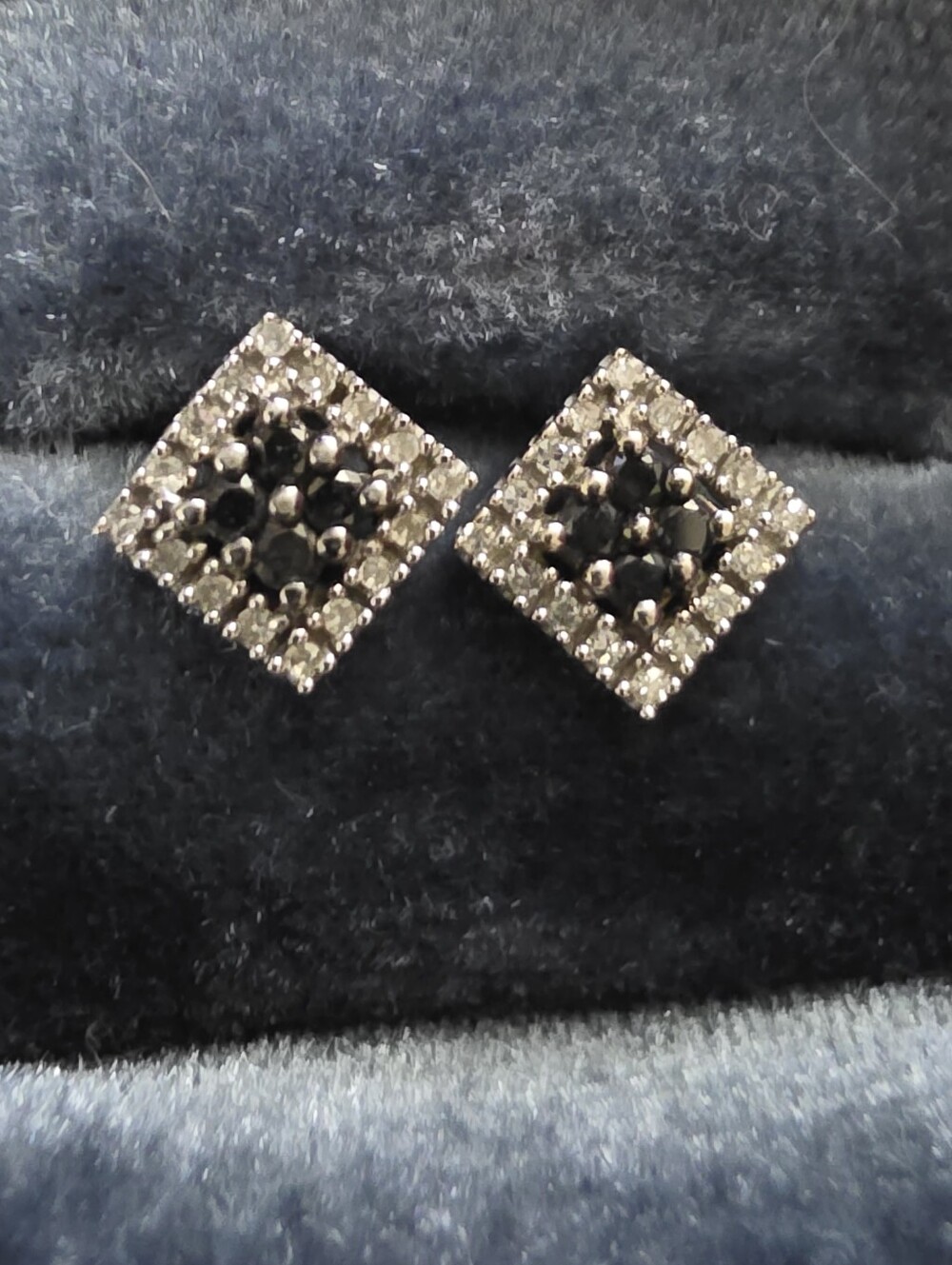 14k Diamond White Gold Stud Earrings